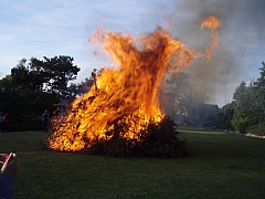 Stort St. Hans bål med heks 